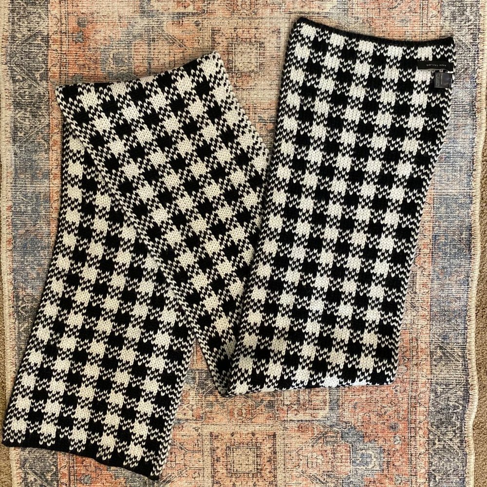 Ann Taylor Black & White Houndstooth Knit Scarf
